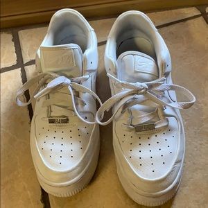 Women’s 8.5 Nike Air Force one tennis shoes